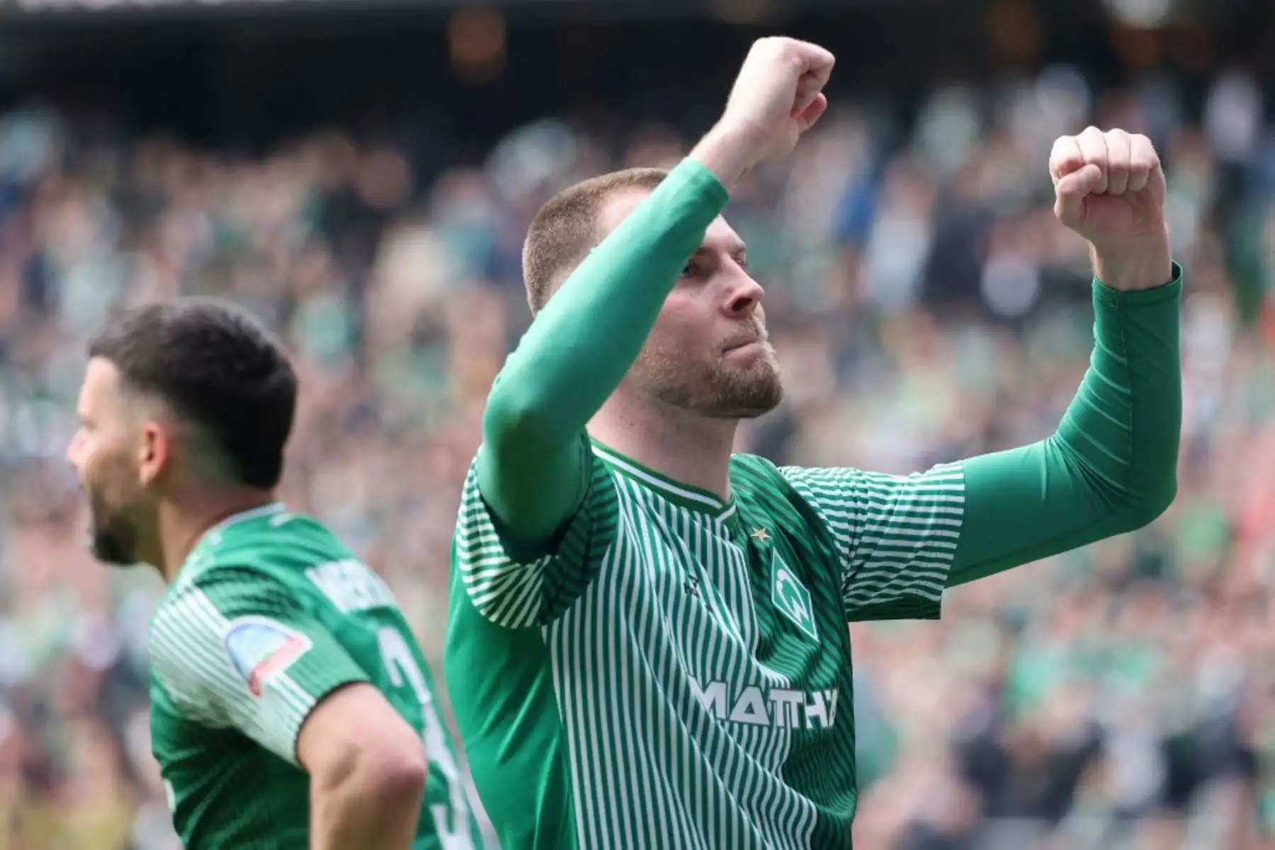 El delantero alemán #07 de Bremen, Marvin Ducksch, celebra marcar el segundo gol de su equipo 2:0 durante el partido de fútbol de la primera división alemana de la Bundesliga entre Werder Bremen y VfB Stuttgart en Bremen, noroeste de Alemania, el 21 de abril de 2024. Foto: AFP