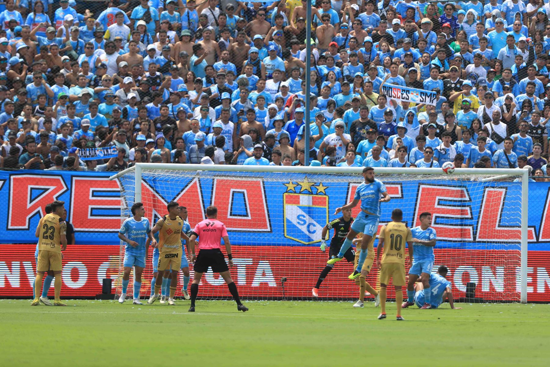 Sporting Cristal enfrenta a Cusco FC por el Torneo Apertura en el estadio Alberto Gallardo. Foto: ANDINA/Jhonel Rodríguez Robles