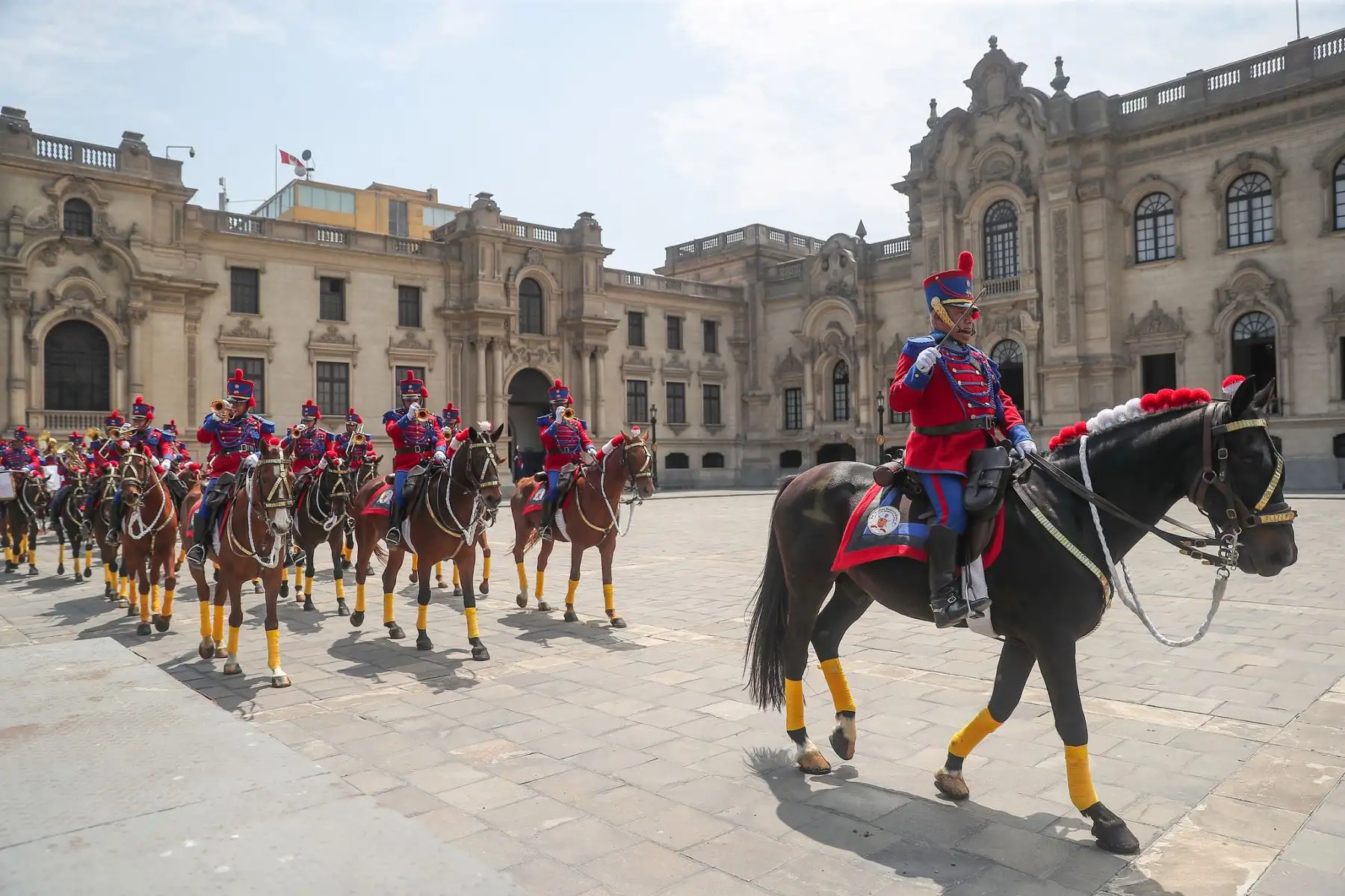 Tradicional cambio de guardia en Palacio de Gobierno. Foto: Presidencia