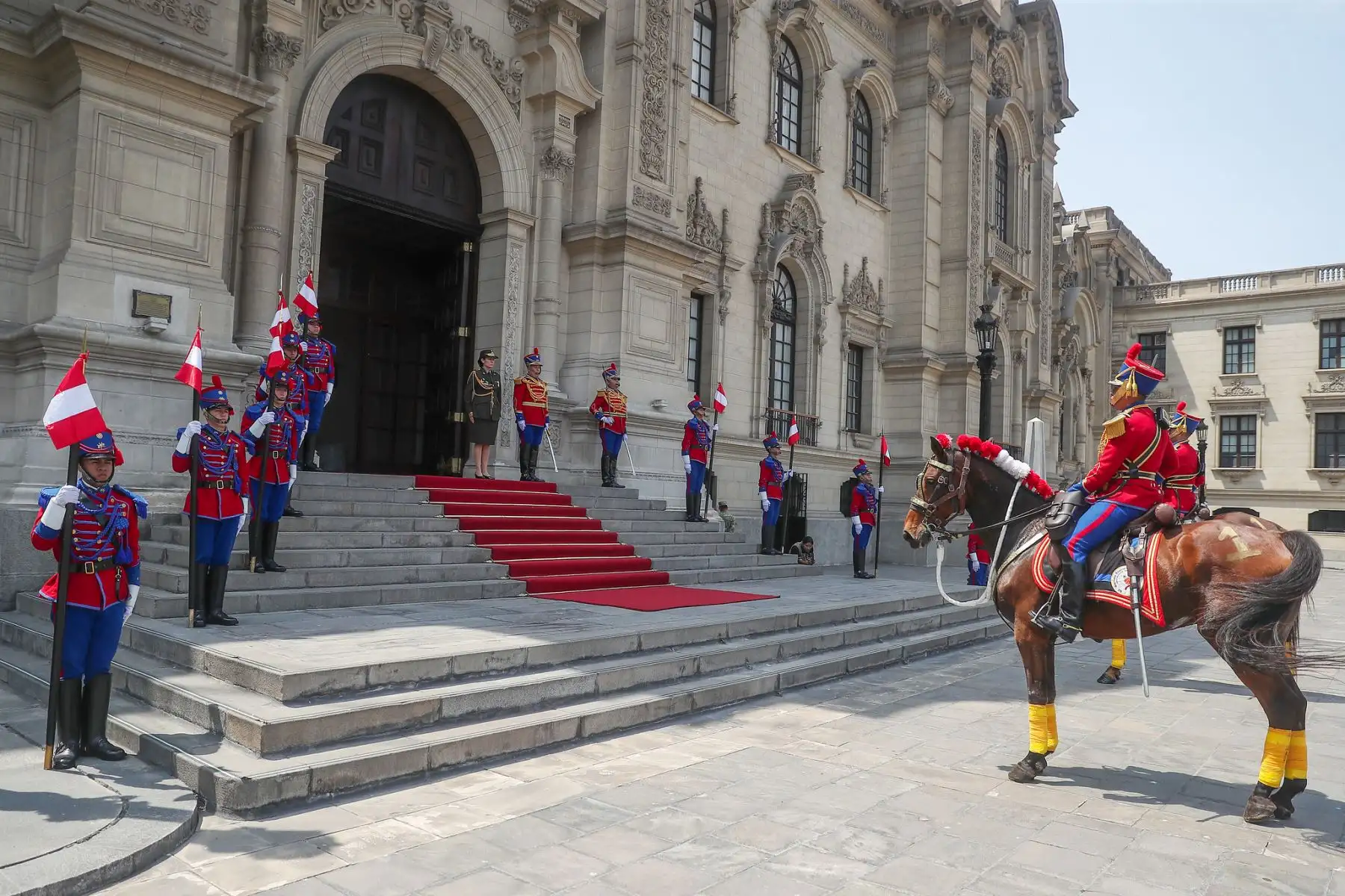 Tradicional cambio de guardia en Palacio de Gobierno. Foto: Presidencia