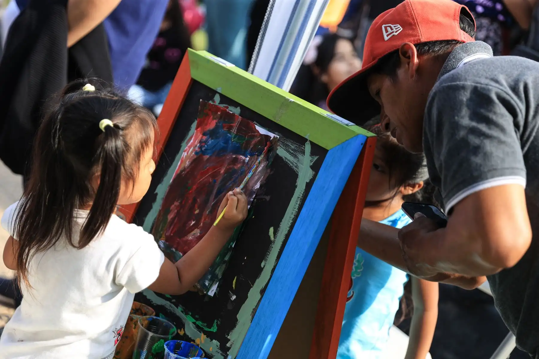 El "Gran Festival del Libro y la Lectura: ¡Un libro te cambia la vida!” se desarrolla en Campo de Marte. Niños, jóvenes y adultos acuden a disfrutar del evento. Foto: ANDINA/Jhonel Rodríguez Robles