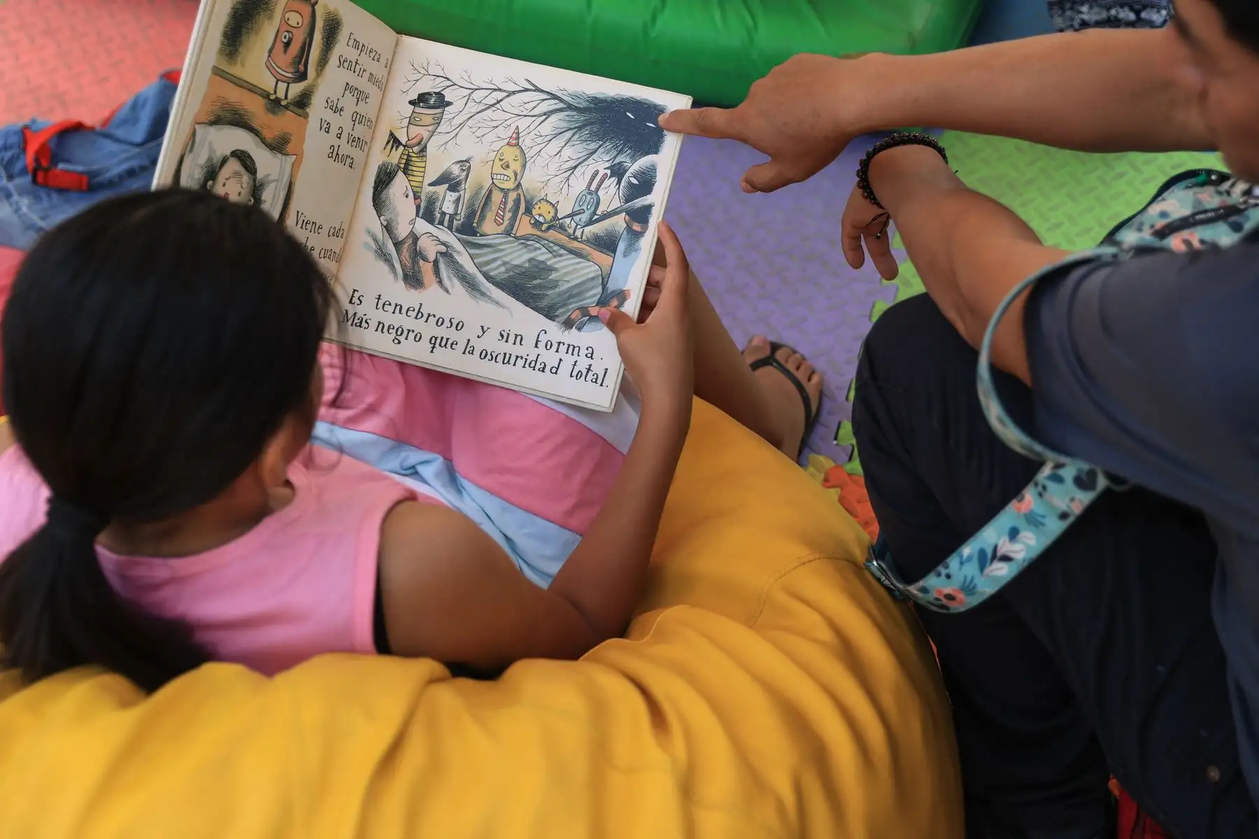 El "Gran Festival del Libro y la Lectura: ¡Un libro te cambia la vida!” se desarrolla en Campo de Marte. Niños, jóvenes y adultos acuden a disfrutar de la lectura. Foto: ANDINA/Jhonel Rodríguez Robles