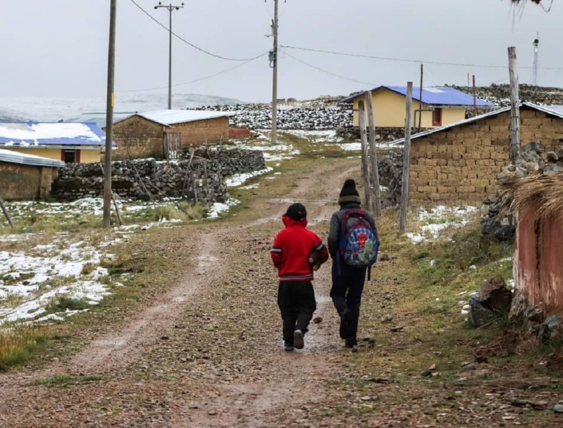 Hoy, lunes 22 de abril, entró en vigencia el horario de invierno en los colegios de Cusco. Se retrasa el ingreso de escolares debido a las bajas temperaturas que afectan a las zonas altoandinas. ANDINA/Difusión