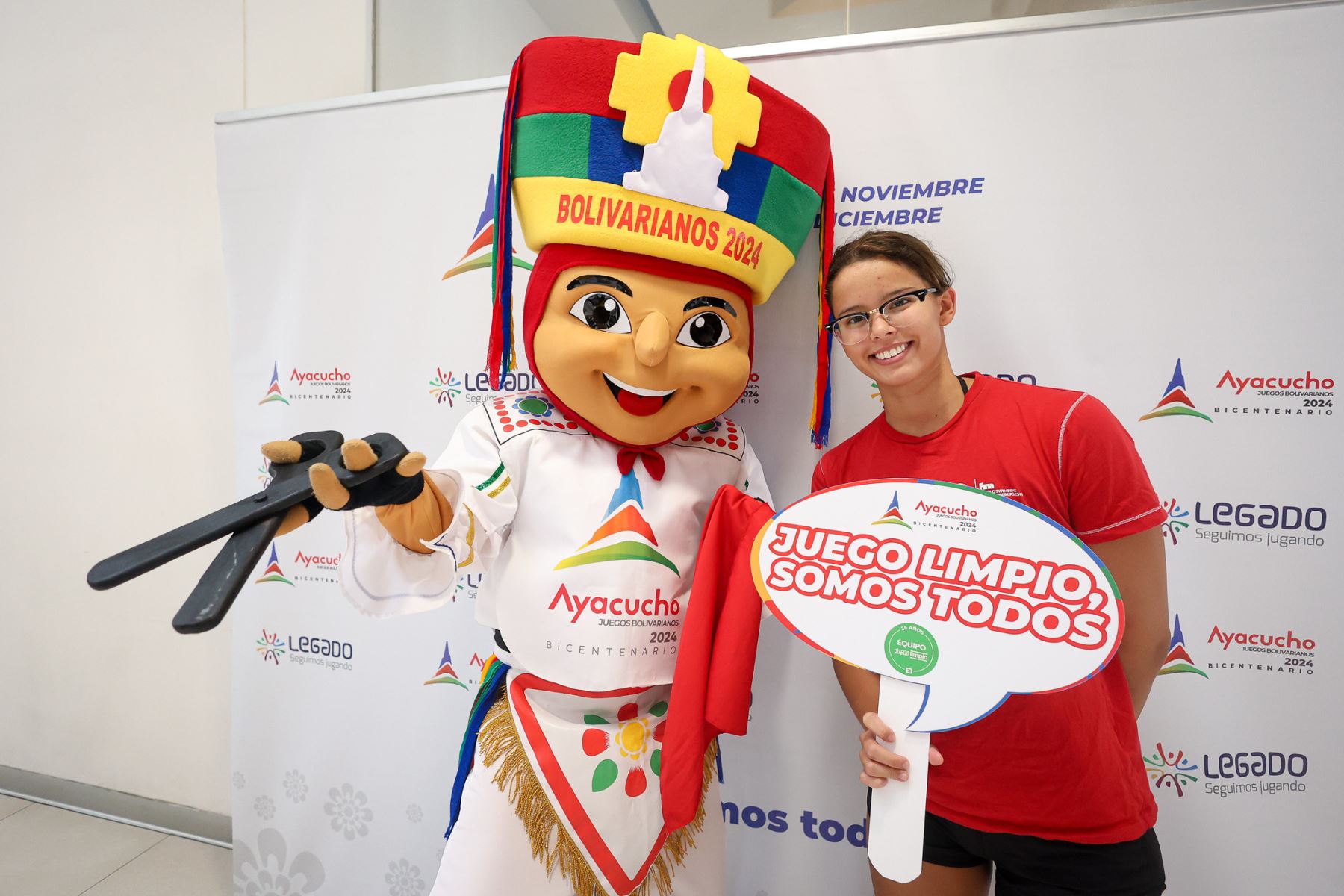 La nadadora peruana Alexia Sotomayor apoya el juego limpio en el deporte