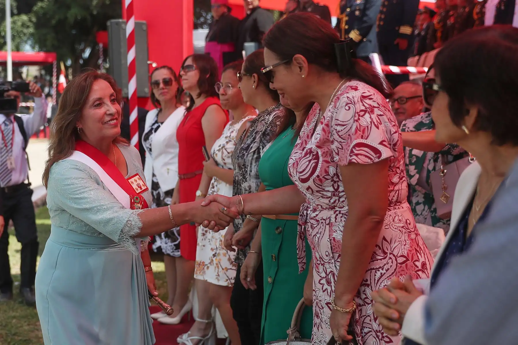 La presidenta de la República, Dina Boluarte, lideró la ceremonia por el XXVII aniversario de la operación Chavín de Huántar, Día del Valor Militar y Día de los Defensores de la Democracia. Foto: ANDINA/Presidencia