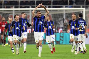 El Inter venció a su clásico rival, el Milán, y ganó su vigésimo 