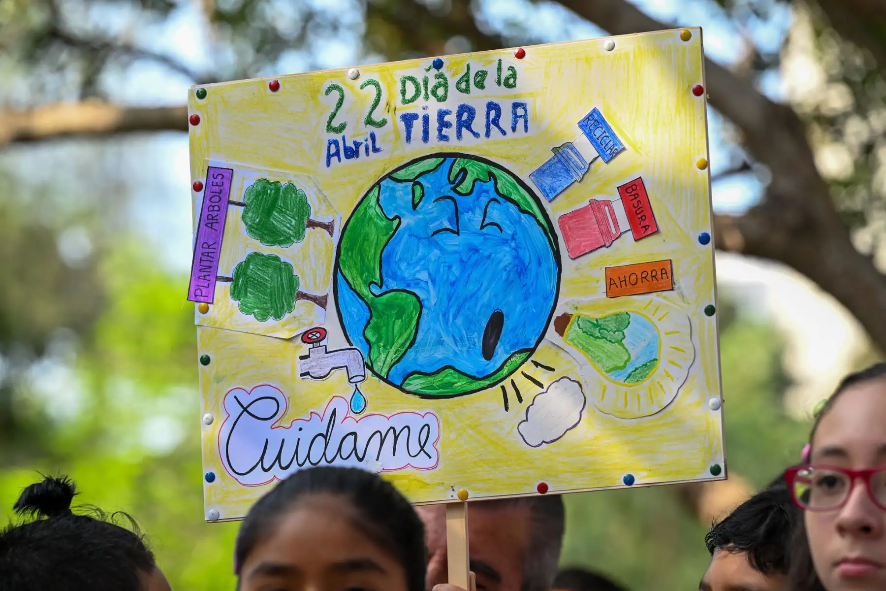 El ministro del Ambiente, Juan Carlos Castro Vargas, acompañado por el alcalde de la Victoria, Rubén Cano, participó en la conmemoración del Día Internacional de la Madre Tierra en La Victoria y Jesús María. Foto:Ministerio del Ambiente