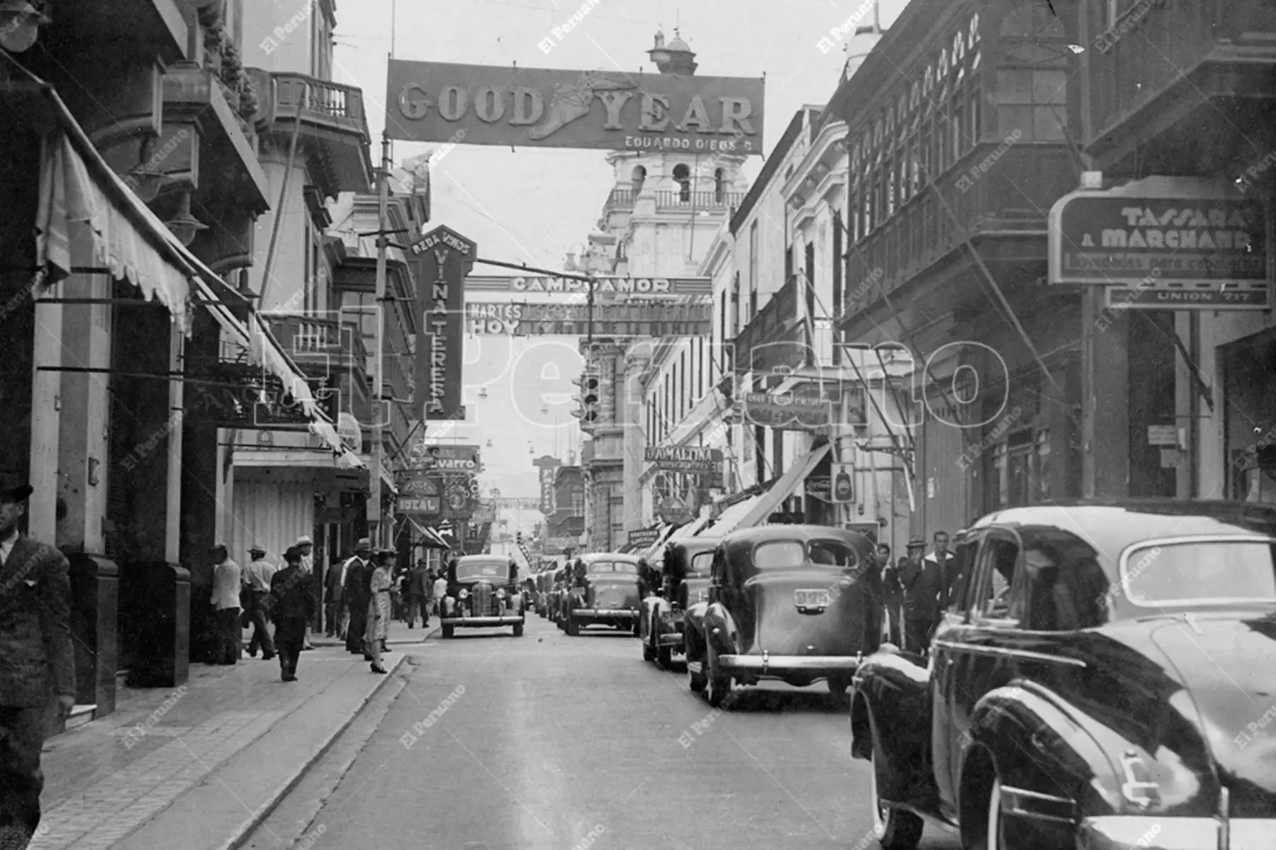 Lima - Década 1940 / Tránsito vehicular en el céntrico jirón de La Unión. Foto: Archivo Histórico de El Peruano
