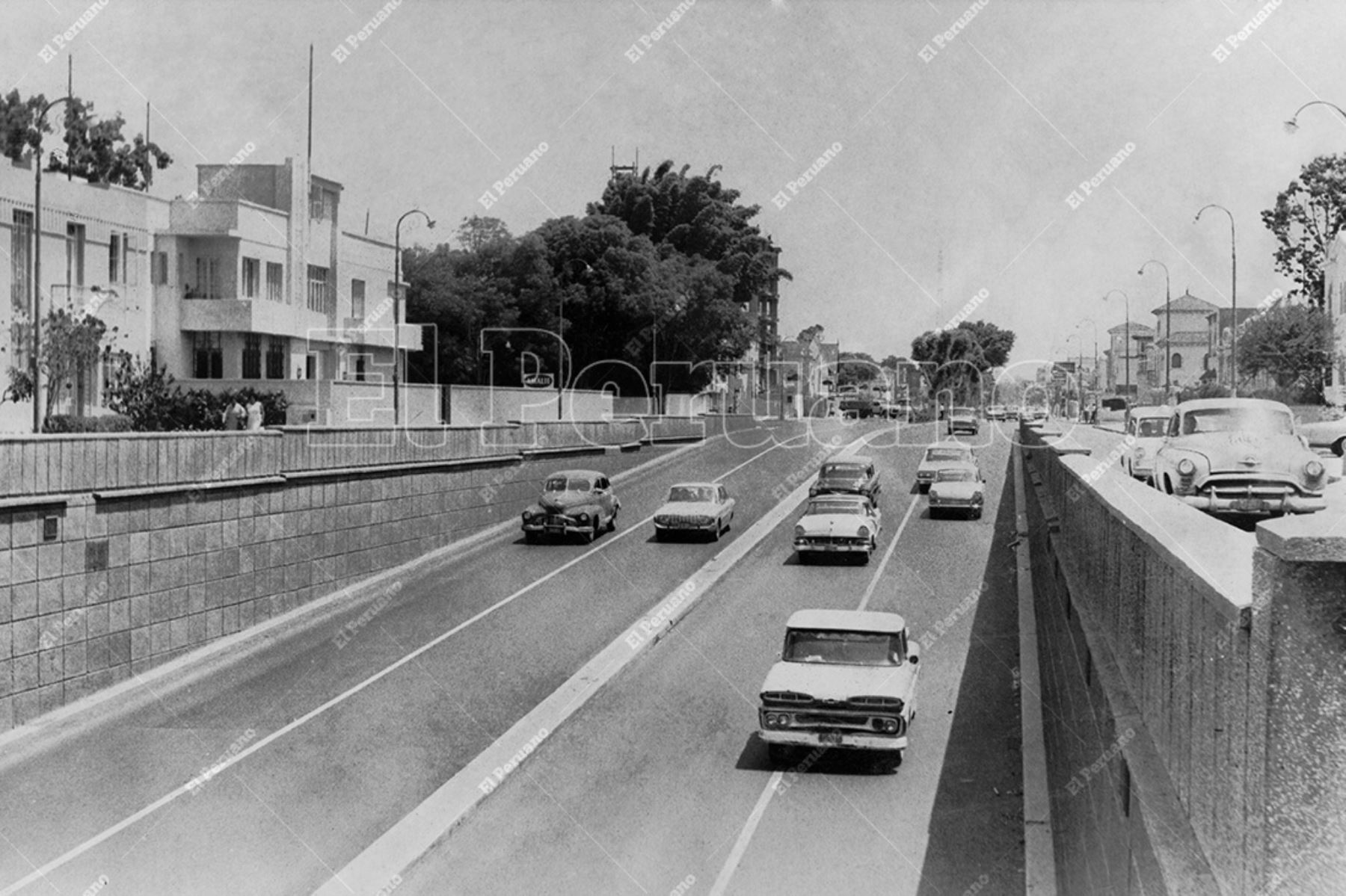 Lima - 5 marzo 1966 / Paso a desnivel entre las avenidas Arequipa y Javier Prado en San Isidro. Foto: Archivo Histórico de El Peruano