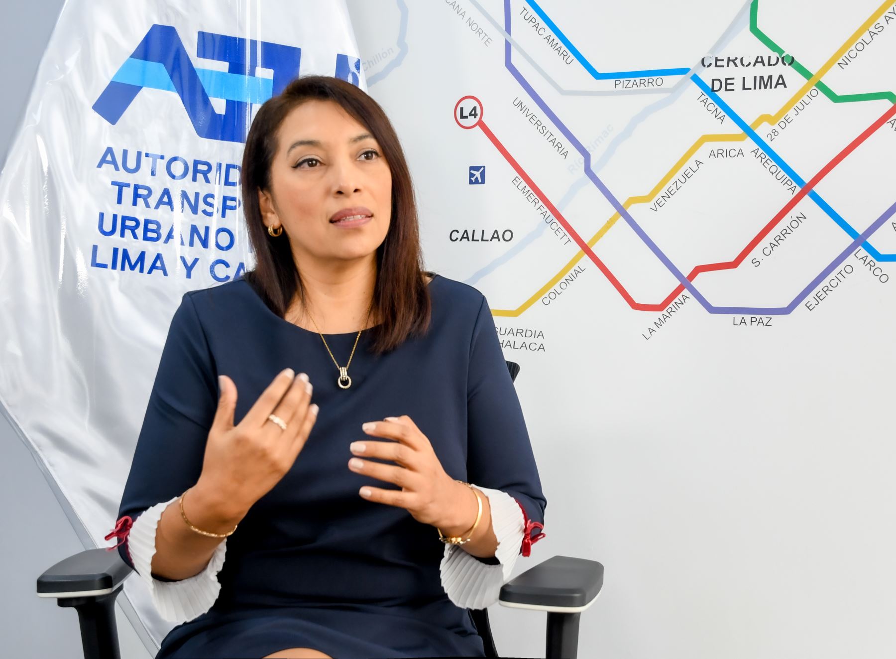 La presidenta de la Autoridad de Transporte Urbano para Lima y Callao (ATU), Marybel Vidal Matos, anuncia cambios en El Metropolitano a fin de mejorar el servicio y evitar demora en la espera de los buses. Foto:ATU/Difusión