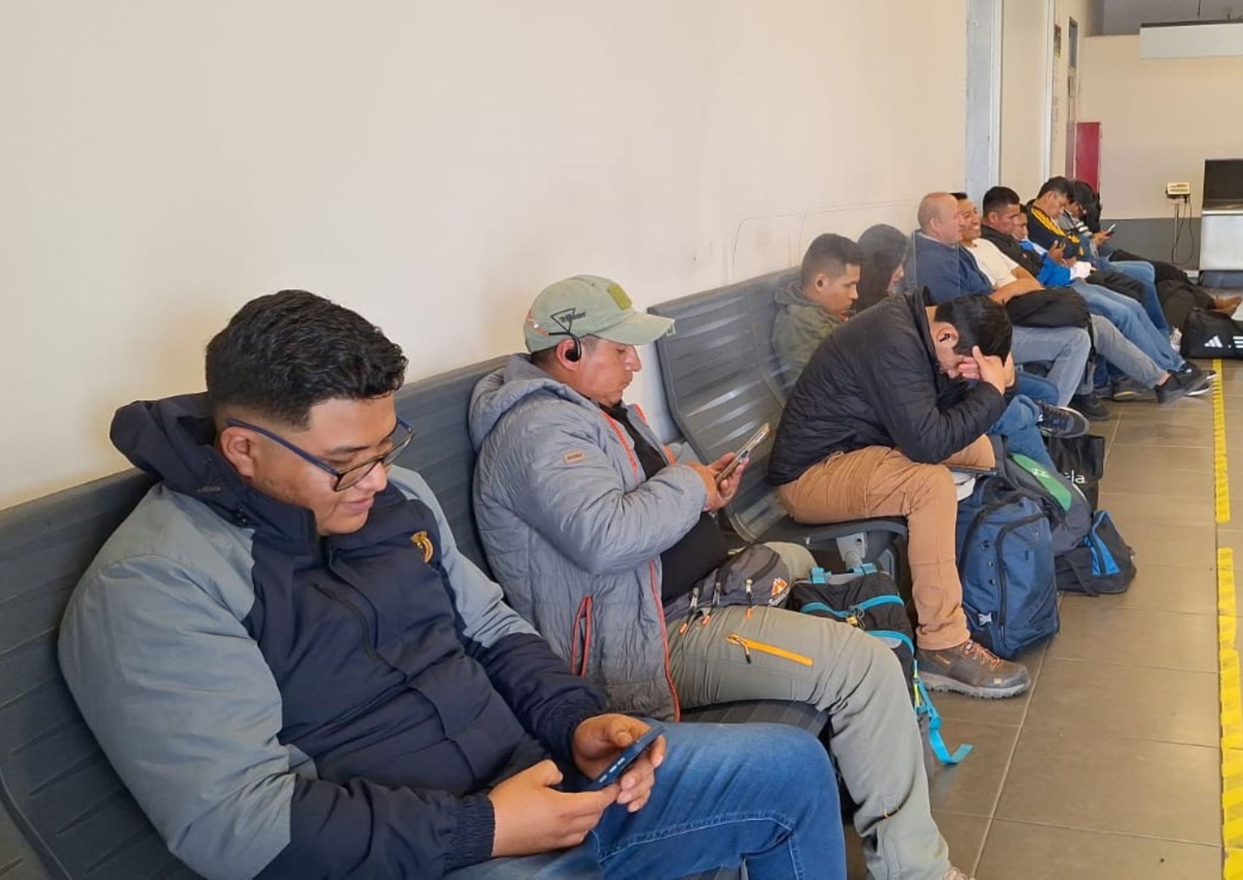 Alrededor de 200 pasajeros de Latam Perú Airlines se vieron afectados hoy por la cancelación de sus vuelos de Trujillo a Lima, como consecuencia del mal tiempo. Foto: Luis Puell