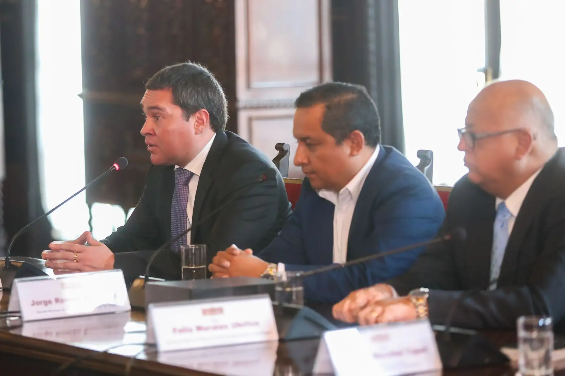 La presidenta de la república, Dina Ercilia Boluarte Zegarra, sostuvo una reunión de trabajo con el alcalde de la Municipalidad de San Miguel, Eduardo Bless Cabrejas.
Foto: ANDINA/Prensa Presidencia