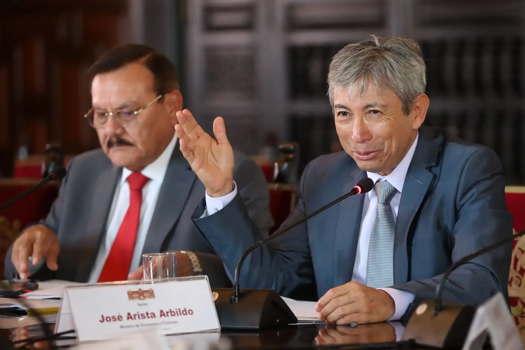 La presidenta de la república, Dina Ercilia Boluarte Zegarra, sostuvo una reunión de trabajo con el alcalde de la Municipalidad de San Miguel, Eduardo Bless Cabrejas.
Foto: ANDINA/Prensa Presidencia