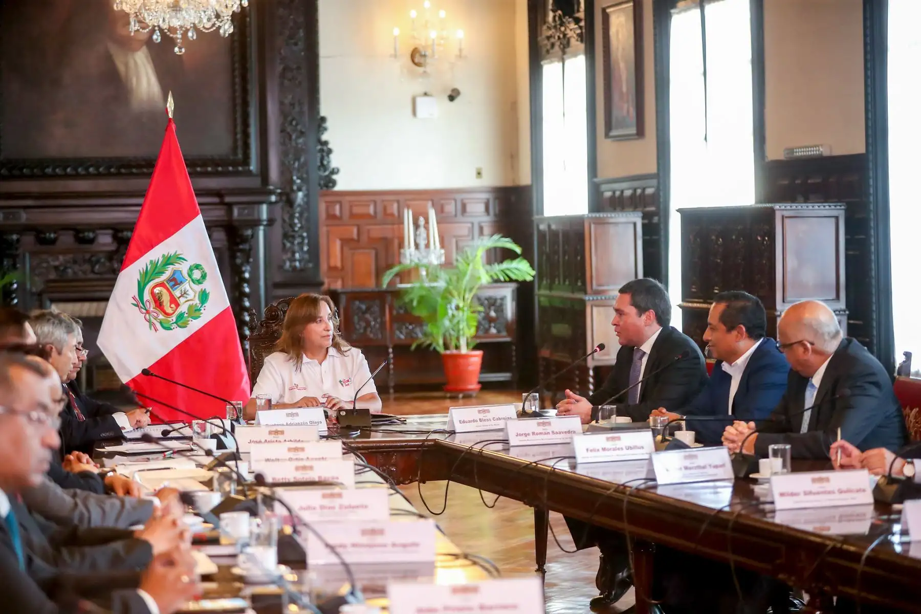 La presidenta de la república, Dina Ercilia Boluarte Zegarra, sostuvo una reunión de trabajo con el alcalde de la Municipalidad de San Miguel, Eduardo Bless Cabrejas.
Foto: ANDINA/Prensa Presidencia