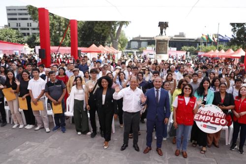 Feria del Empleo organizada por el Ministerio de Trabajo y Promoción del Empleo (MTPE), conjuntamente con el Congreso de la República, en la Plaza Bolívar. Foto: Cortesía.
