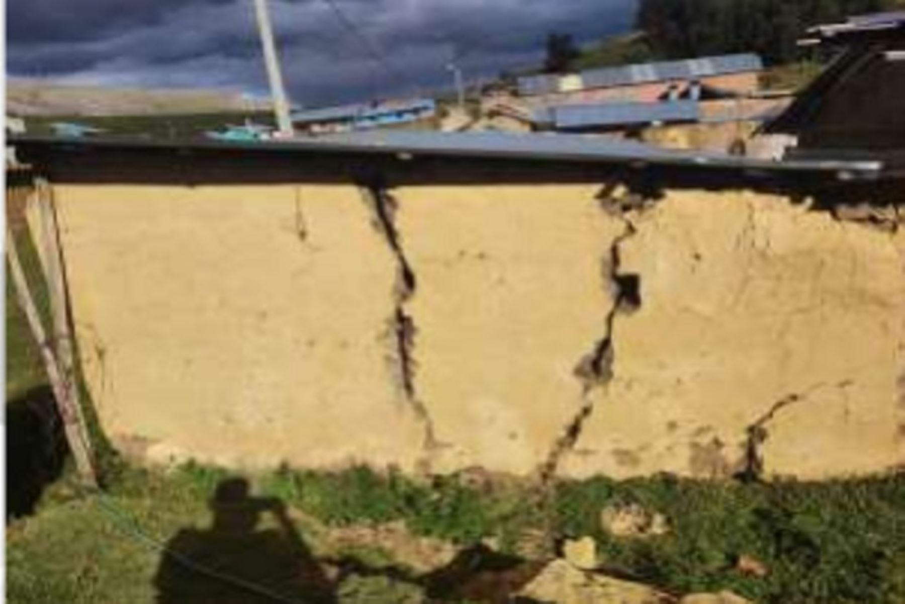 Algunas familias afectadas por el temblor fueron reubicadas en el local comunal y en instituciones educativas.