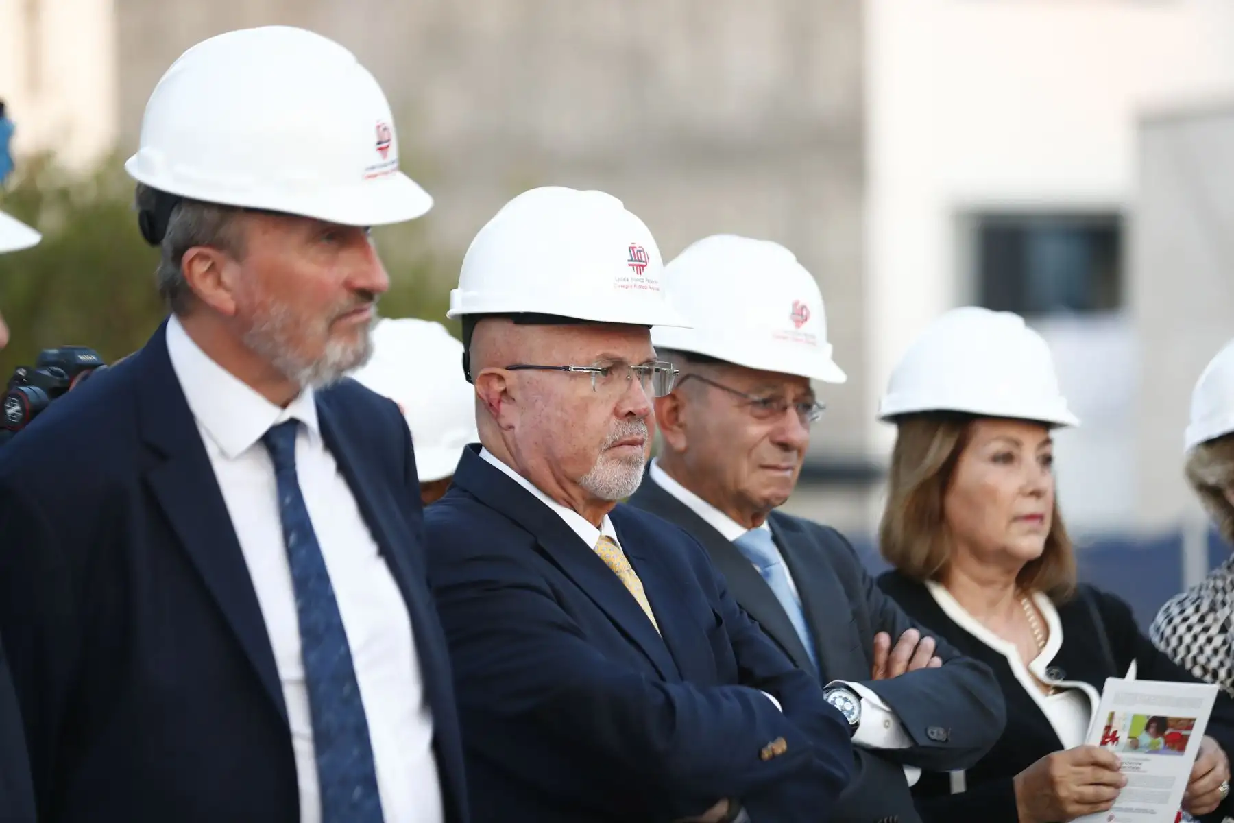 Los alcaldes de Surco y San Borja, Carlos Bruce y Marco Álvarez respectivamente, participaron en la colocación simbólica la primera piedra de las nuevas instalaciones en construcción del Colegio Franco Peruano ubicado en Santiago de Surco. Foto: ANDINA/Daniel Bracamonte