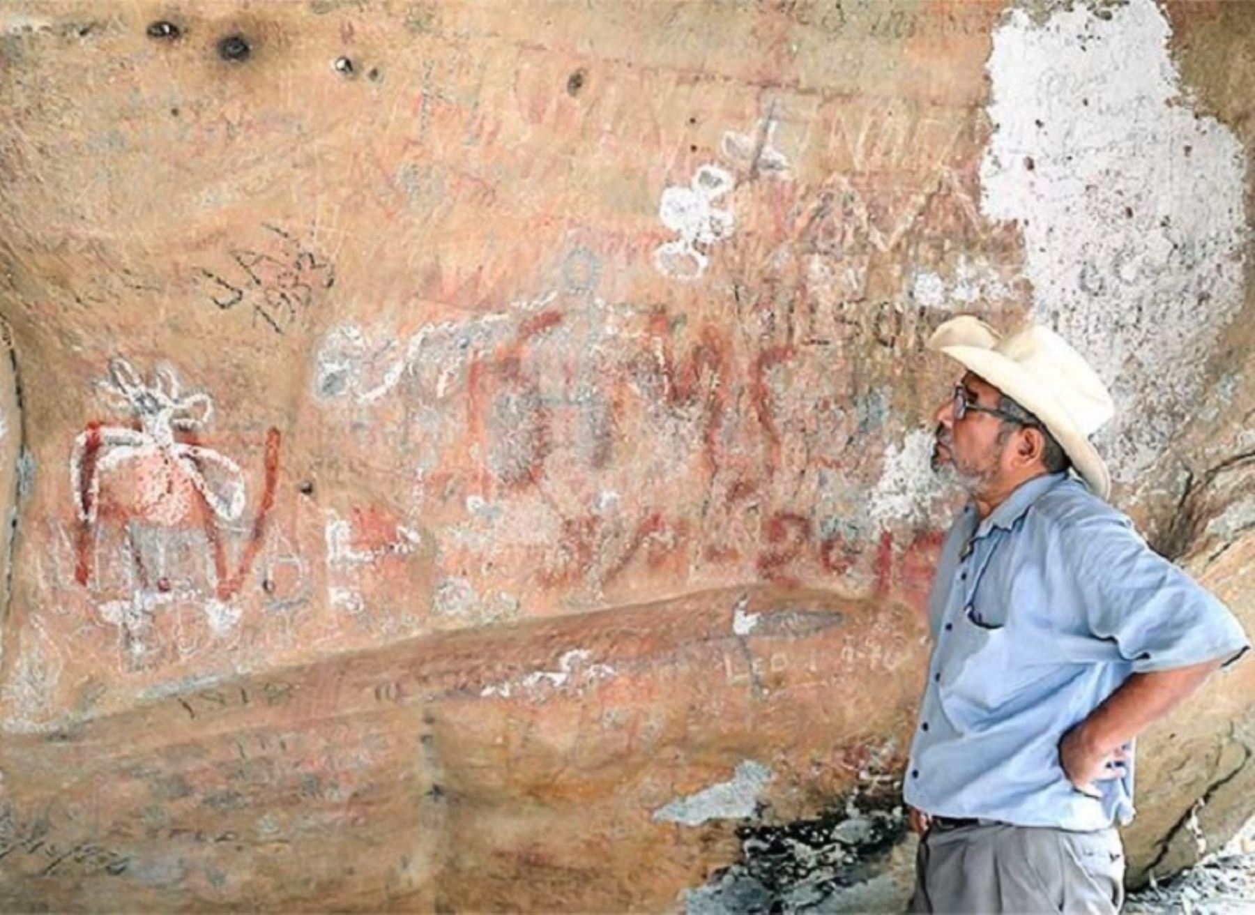 Descubren pinturas rupestres en refugio rocoso del cerro Centinela, ubicado en la provincia de Trujillo. Los gráficos pertenecen a diferentes épocas, desde el período prehispánico hasta primeras décadas del siglo 20. ANDINA/Difusión