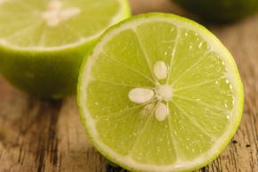 El limón es insumo estelar en la gastronomía y coctelería peruana 