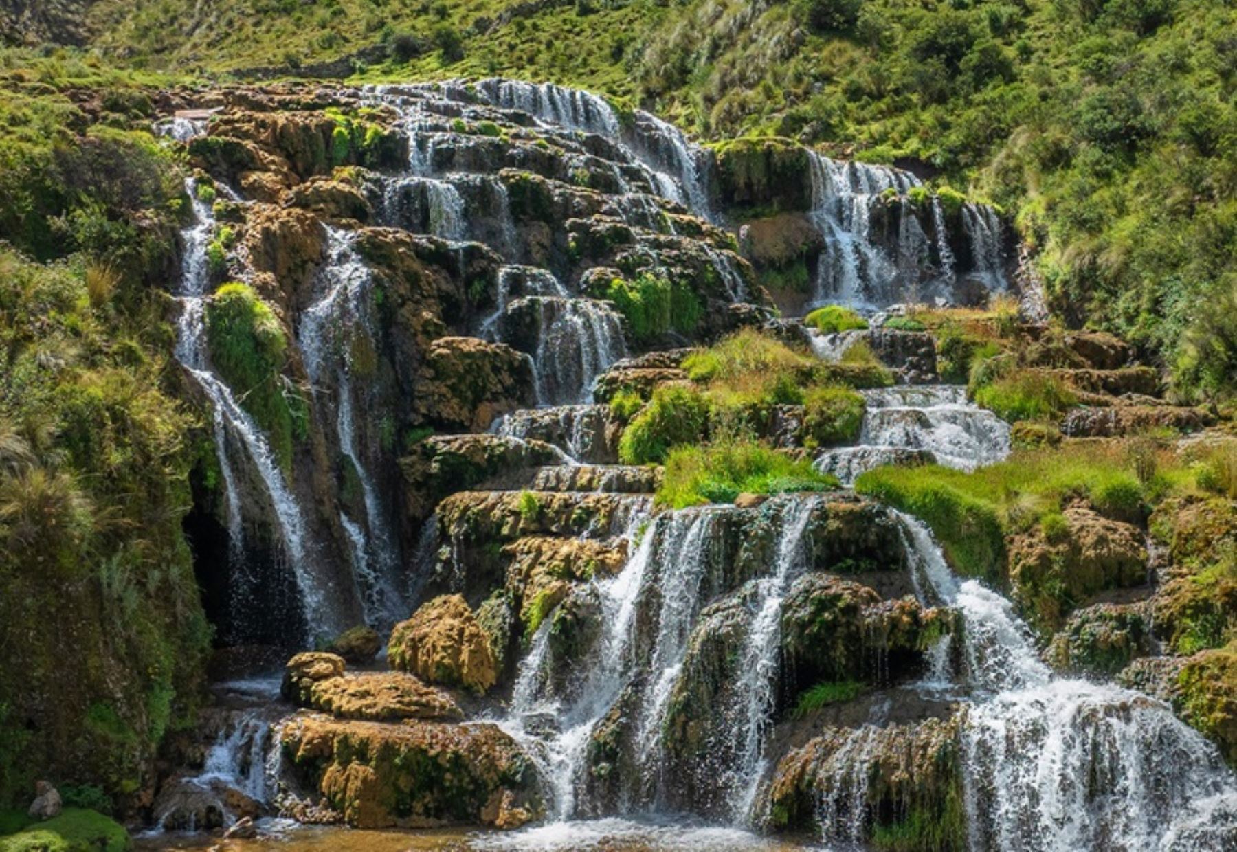 Las cascadas de Campanayuq están bicadas a 12 kilómetros del distrito de Sarhua, en la provincia de Víctor Fajardo y son un impresionante atractivo turístico de la región Ayacucho, Foto: Dircetur Ayacucho.