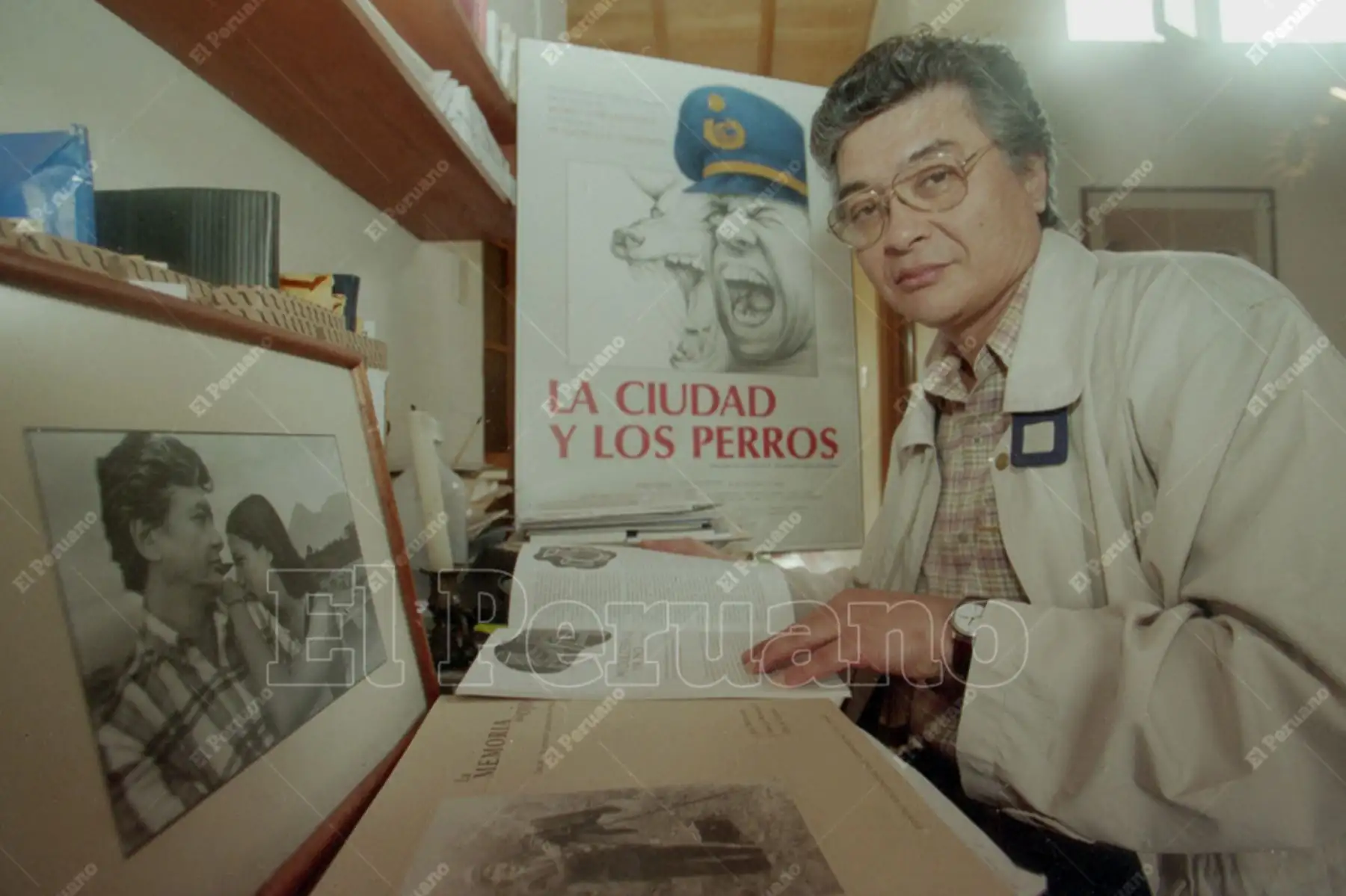 Lima - 10 enero 2000 / Poeta José Watanabe, autor de "Álbum de familia". Foto: Diario Oficial El Peruano / Jack Ramón