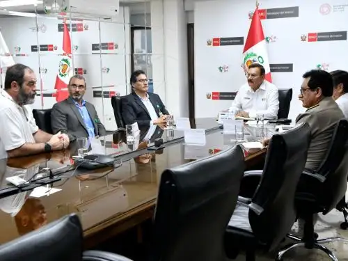 Reunión entre el ministro del Interior, Walter Ortiz, con dirigentes agrícolas. ANDINA/Difusión