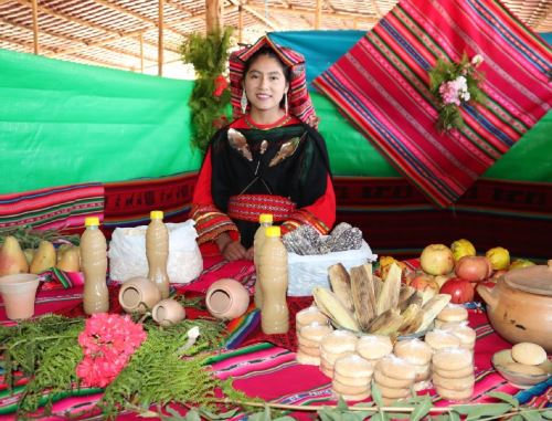 Tarata celebrará desde este viernes 26 al domingo 28 de abril el Festival del Maíz y la Papa y ofertará 70 toneladas de estos productos emblemáticas de esta provincia ubicada en Tacna. ANDINA/Difusión