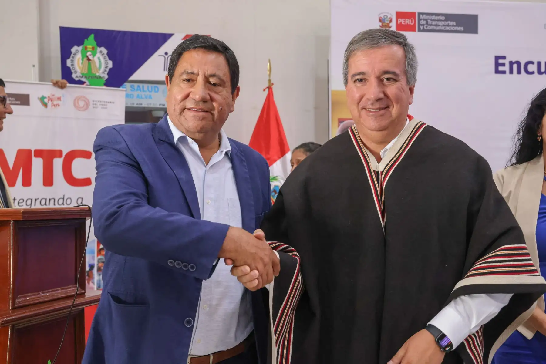 El ministro Raúl Pérez Reyes, llegó a Amazonas para participar en el Encuentro Intergubernamental entre el MTC, el Gobierno Regional y autoridades locales, a fin de abordar los proyectos de infraestructura en transportes y comunicaciones que impulsa el sector en la región y manifestó la voluntad política de este Gobierno para impulsar más obras y desarrollar infraestructura en beneficio de los ciudadanos de esta región.

Foto: ANDINA/MTC