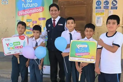 La primera actividad de vacunación se desarrolló en la I.E. Medalla Milagrosa del distrito chiclayano de José Leonardo Ortiz. Foto: ANDINA/Minsa