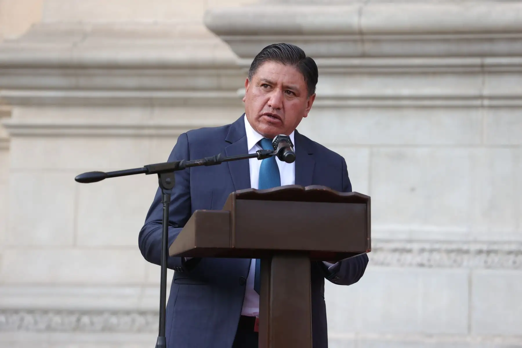 La presidenta Dina Ercilia Boluarte Zegarra, acompañada por el ministro de Educación Morgan Quero y de autoridades de la región Puno, participó en la ceremonia de promulgación de la ley que crea la Universidad Nacional de Carabaya, en el distrito de Macusani, provincia de Carabaya, región Puno.
Foto: ANDINA/Presidencia Perú