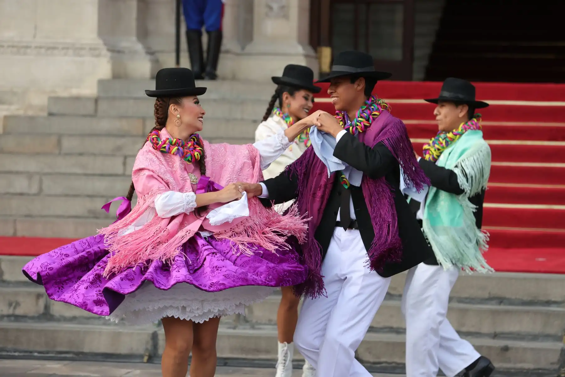 La presidenta Dina Ercilia Boluarte Zegarra, acompañada por el ministro de Educación Morgan Quero y de autoridades de la región Puno, participó en la ceremonia de promulgación de la ley que crea la Universidad Nacional de Carabaya, en el distrito de Macusani, provincia de Carabaya, región Puno.
Foto: ANDINA/Presidencia Perú