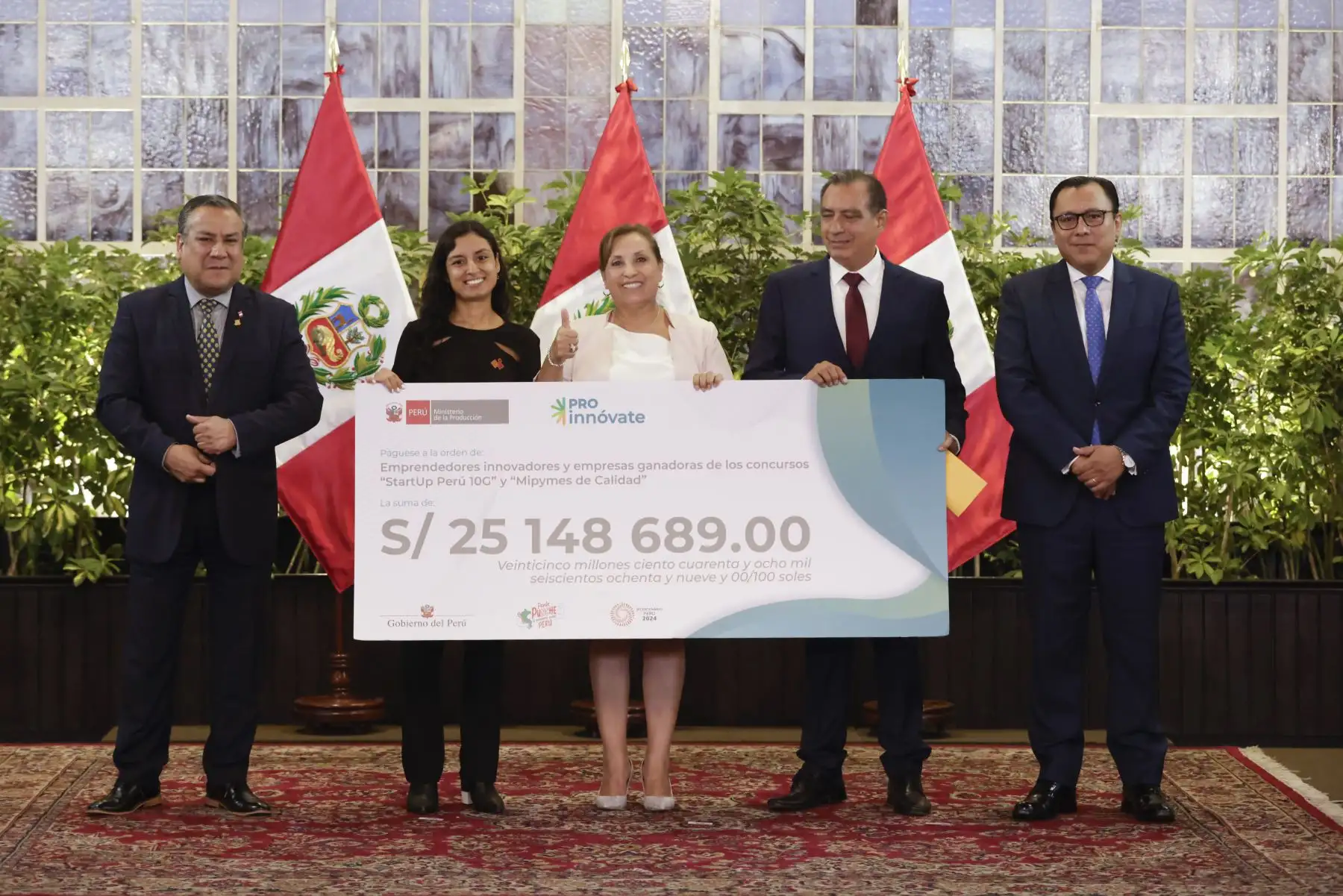 La presidenta de la República, Dina Boluarte, lideró la premiación a los ganadores del programa Programa Nacional de Desarrollo Tecnológico e Innovación (ProInnóvate) del Ministerio de la Producción donde se transifiró un total de 23 millones de soles a más de 460 emprendedores y empresarios peruanos.
Foto: ANDINA/Presidencia Perú
