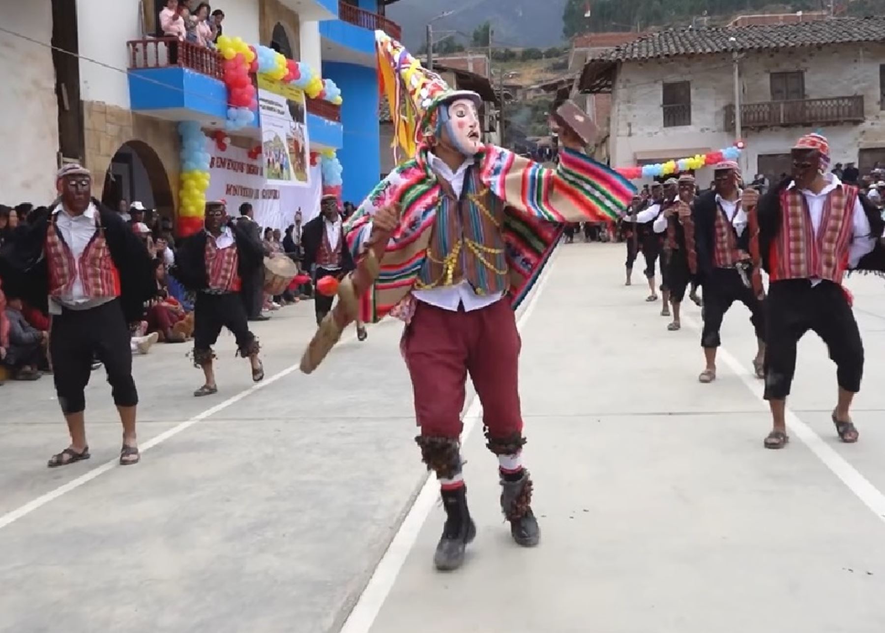 El Ministerio de Cultura declaró Patrimonio Cultural de la Nación a la danza Los Waris de Chillia, que se escenifica en el distrito de Chillia, provincia de Pataz, en la sierra de La Libertad.