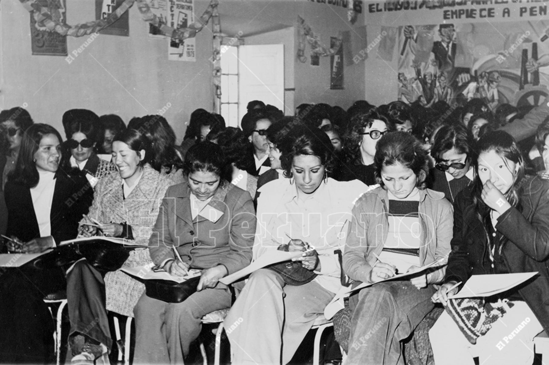 Puno - 1975 / Primera convención de secretarias que tiene por finalidad nombrar a sus delegadas que las representarán en el congreso nacional a realizarse en Lima. Foto: Archivo Histórico de El Peruano