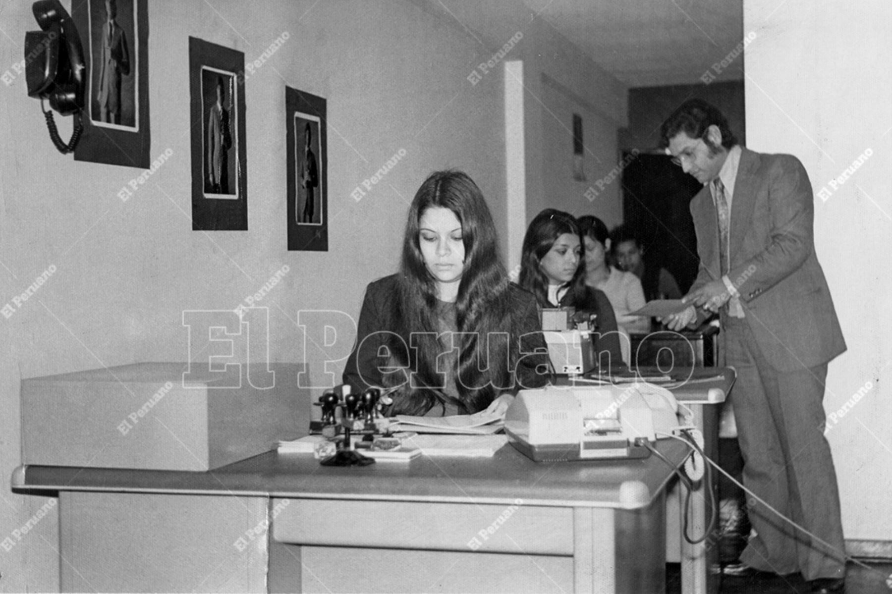 Lima - 14 noviembre 1972 / Secretarias de la firma privada Sisterpan que elabora prendas de vestir. Foto: Archivo Histórico de El Peruano