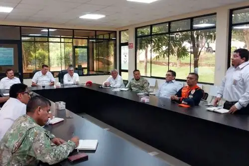 El titular del Interior, Walter Ortiz, sostuvo en Tarapoto una reunión de trabajo con el gobernador de San Martín, Walter Jiménez; y el titular del Ambiente, Juan Carlos Castro. Foto: ANDINA/Mininter