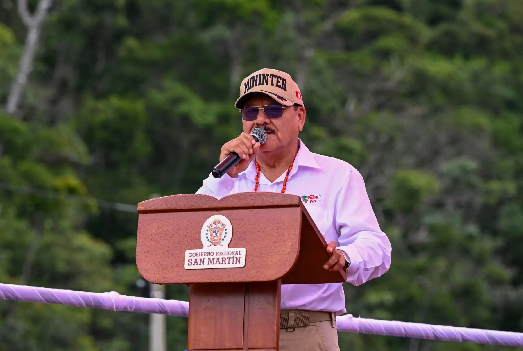 El acto protocolar de esta mañana contó con la participación del ministro del Interior, Walter Ortiz; el gobernador Walter Grundel; la alcaldesa provincial de San Martín, Lluni Perea; y los congresistas Karol Paredes, Héctor Cárdenas, Elmer Fernández y Carlos Alva.
Foto: ANDINA/MINAM