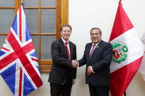 Titular de la PCM sostuvo reunión con embajador del Reino Unido