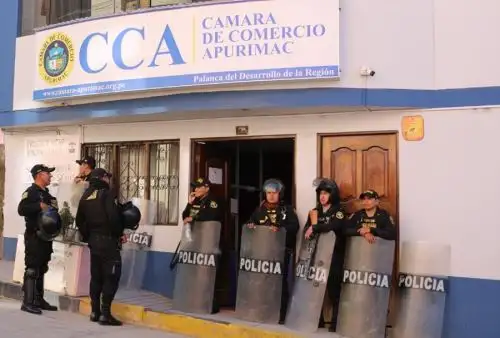 La Fiscalía Especializada en Delitos de Crimen Organizado y Lavado de Activos de Abancay allanó seis inmuebles vinculados a la Cámara de Comercio de Apurímac (CCA) como parte de la investigación a un grupo de personas por presunta comisión de los delitos de organización criminal, lavado de activos y estafa agravada.