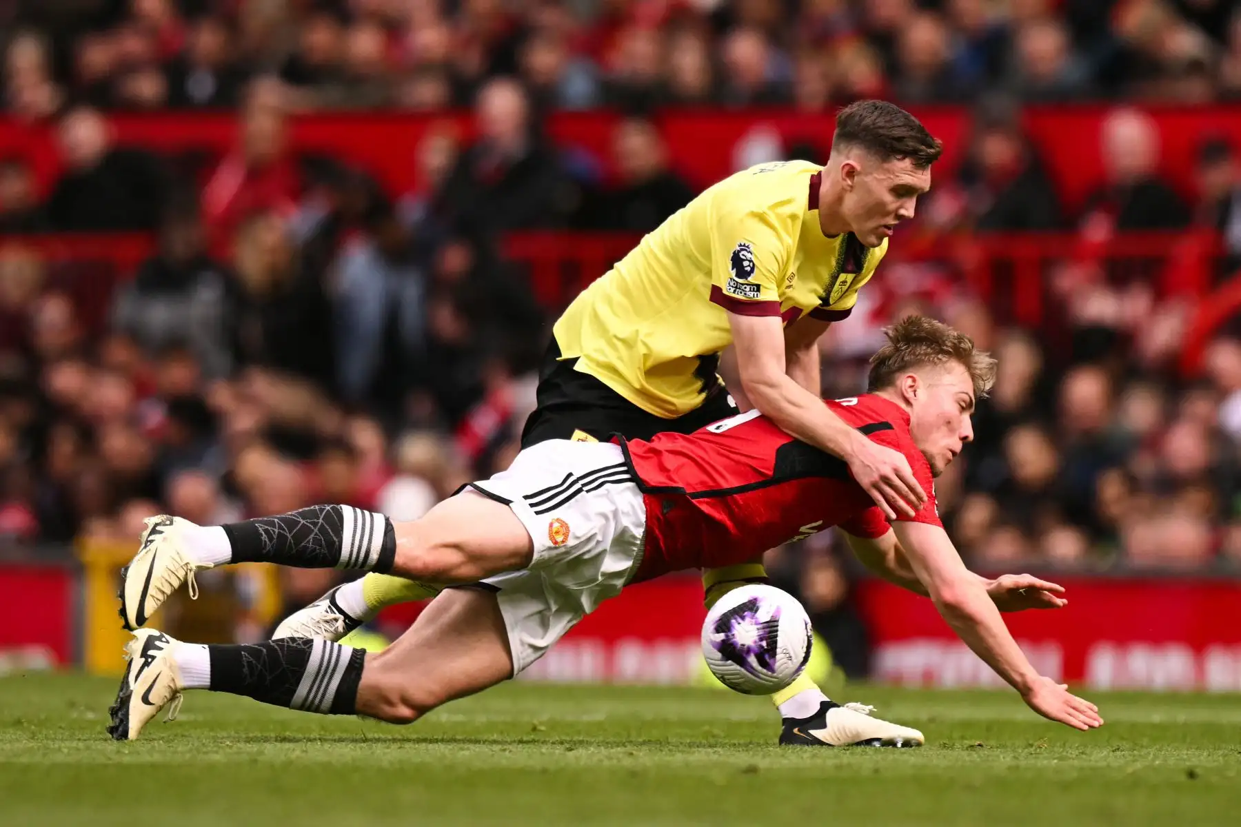 El defensor irlandés de Burnley Dara O