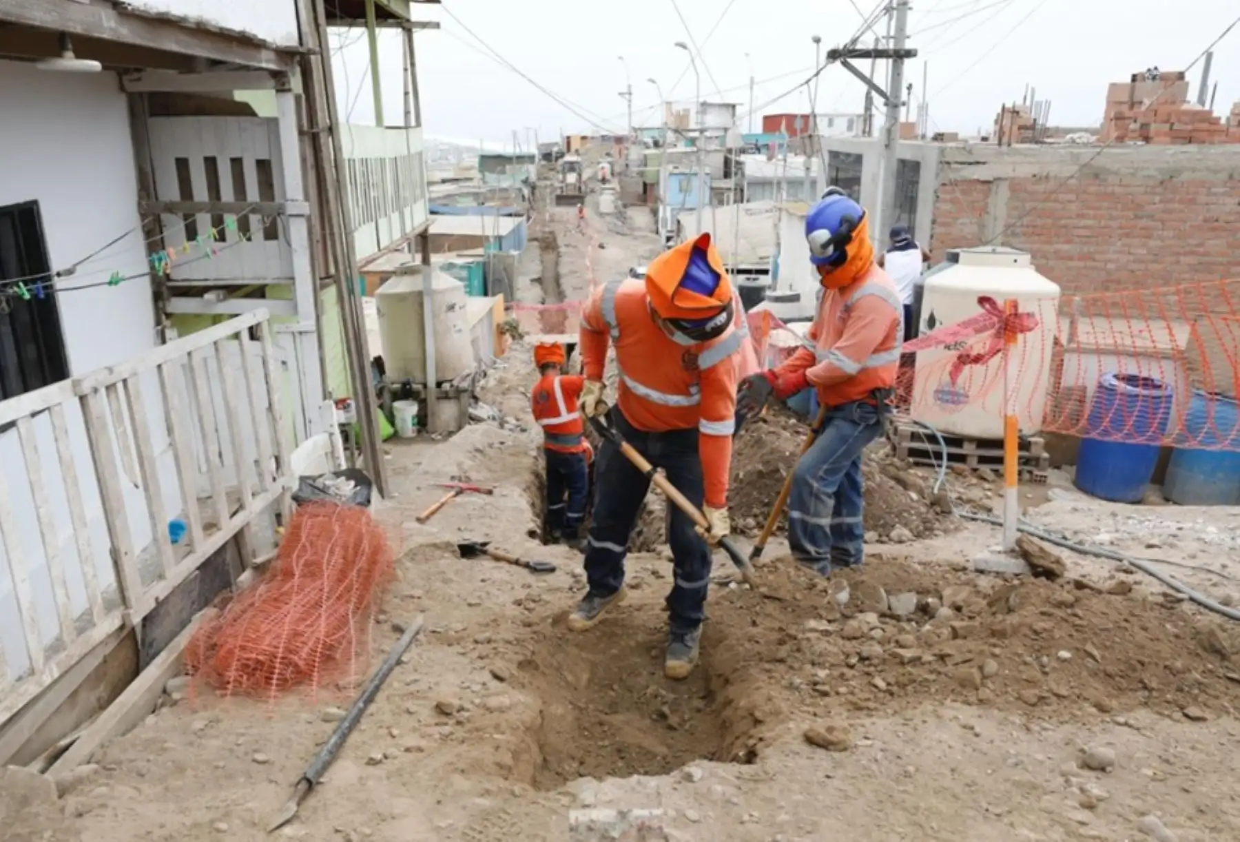 El Gobierno autorizó la transferencia de recursos a diferentes municipalidades para el financiamiento de 36 proyectos de agua potable y saneamiento urbano y rural, así como de pistas, veredas y otras obras de equipamiento urbano en 11 regiones del país, que contribuirán al cierre de brechas sociales y de espacios públicos.