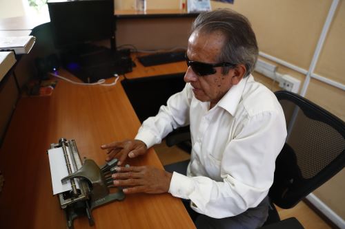 Rigoberto Mendoza: 34 años de incansable labor en la Biblioteca Nacional del Perú:  ANDINA/Daniel Bracamonte