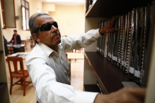 Rigoberto Mendoza: 34 años de incansable labor en la Biblioteca Nacional del Perú:  ANDINA/Daniel Bracamonte