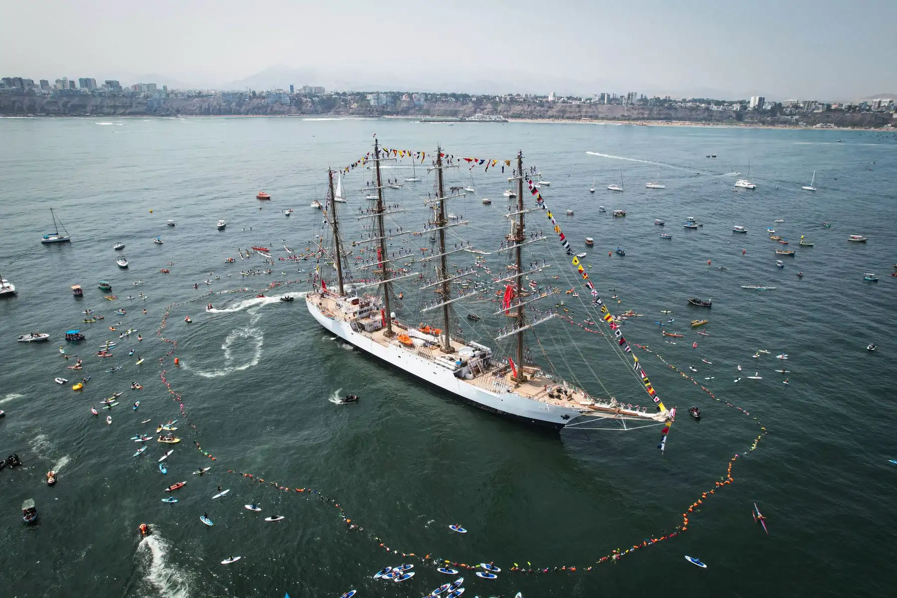 El Buque escuela B.A.P. Unión, retornó a territorio nacional tras recorrer 36,400 millas náuticas y 317 días de viaje. Este sábado, la nave embajadora de nuestro país, ancló en Chorrillos para recibir merecidos homenajes como el 