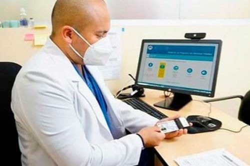 Desde el 1 de mayo los médicos certificarán defunciones con firma digital. Foto Andina