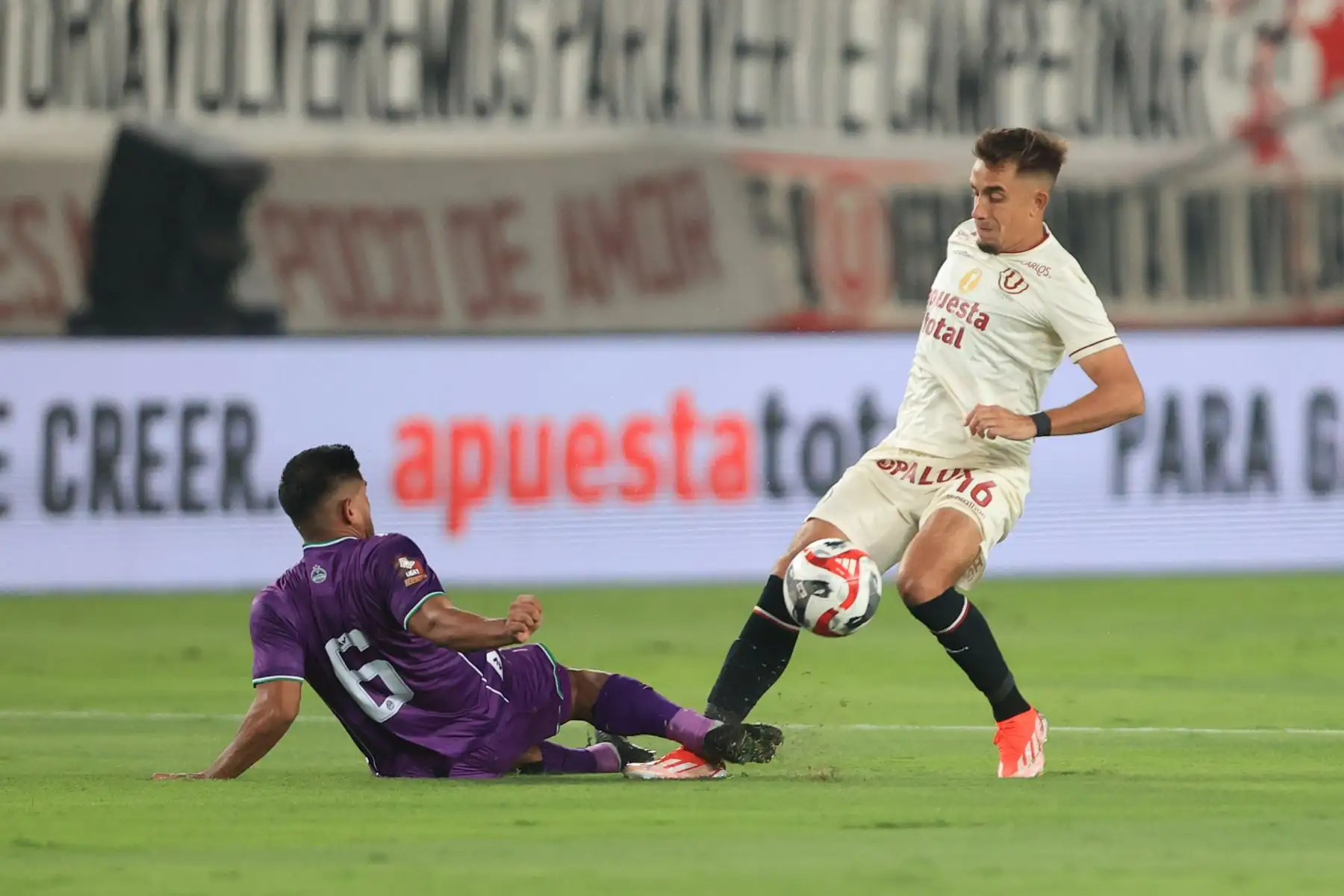 Universitario enfrenta a Comerciantes Unidos en el Estadio Monumental por el Torneo Apertura de la Liga 1. Foto: ANDINA/Jhonel Rodríguez Robles