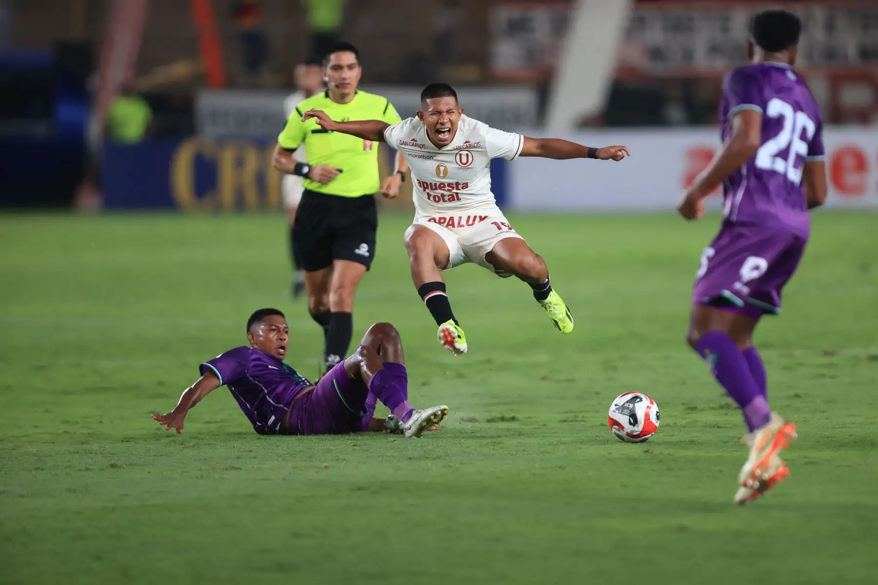 Universitario enfrenta a Comerciantes Unidos en el Estadio Monumental por el Torneo Apertura de la Liga 1. Foto: ANDINA/Jhonel Rodríguez Robles