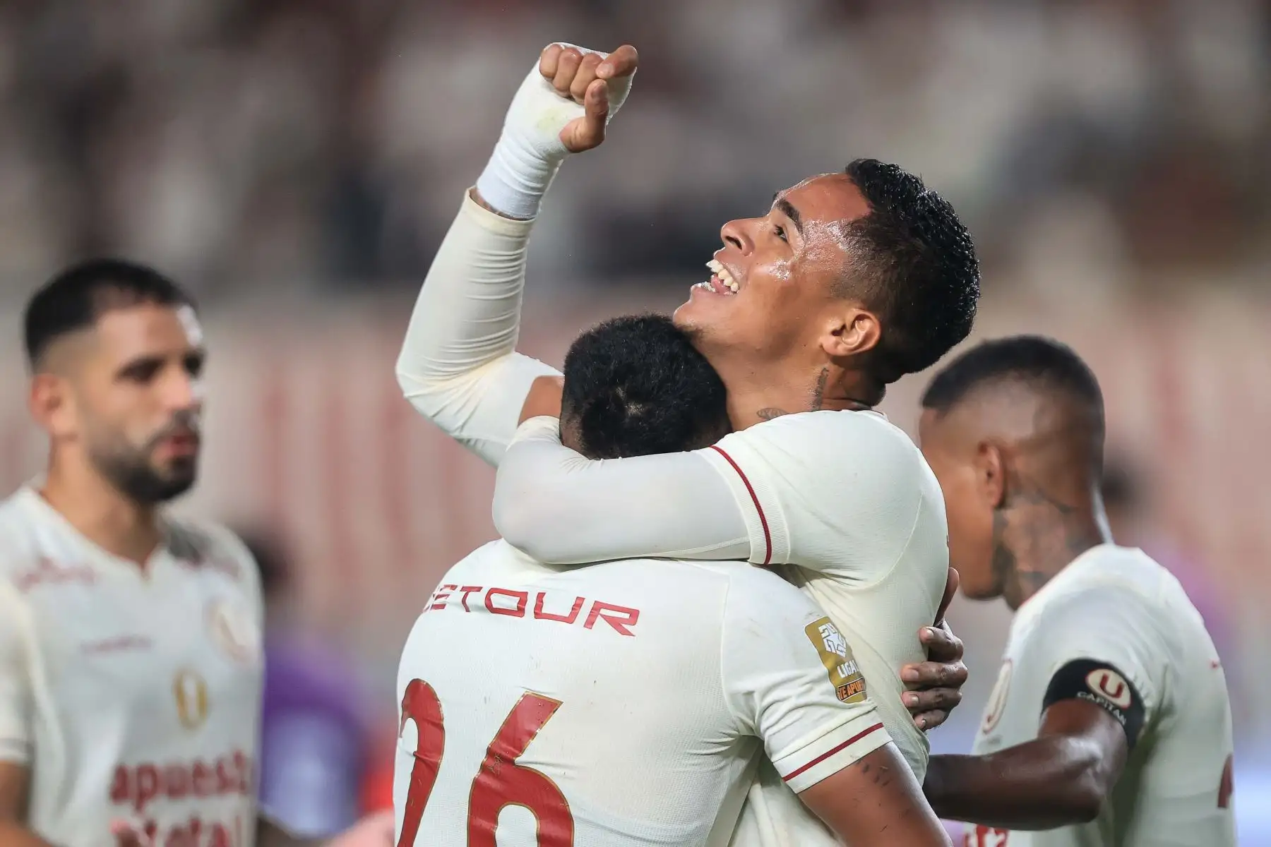 Christopher Olivares celebra el sexto gol crema. Universitario enfrenta a Comerciantes Unidos en el Estadio Monumental por el Torneo Apertura de la Liga 1. Foto: ANDINA/Jhonel Rodríguez Robles