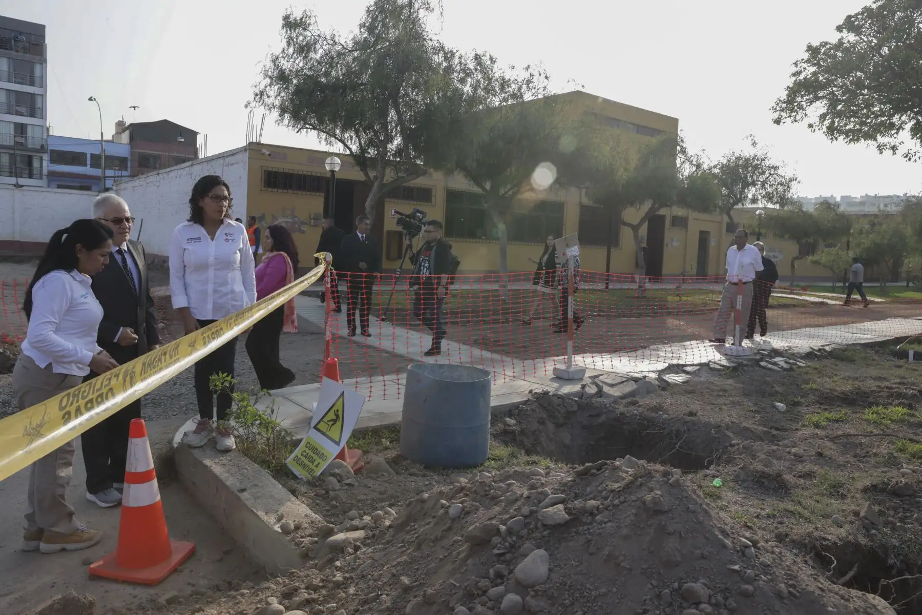 La ministra de Cultura, Leslie Urteaga Peña, participó en la ceremonia de “pago a la tierra” previa al inicio de las obras civiles del Proyecto de Mejoramiento de los servicios de Exposición Permanente y Almacenamiento del Patrimonio Cultural Mueble Histórico y Artístico del Museo Nacional de Arqueología, Antropología e Historia del Perú ubicado en Pueblo Libre.

Foto: ANDINA/Andrés Valle