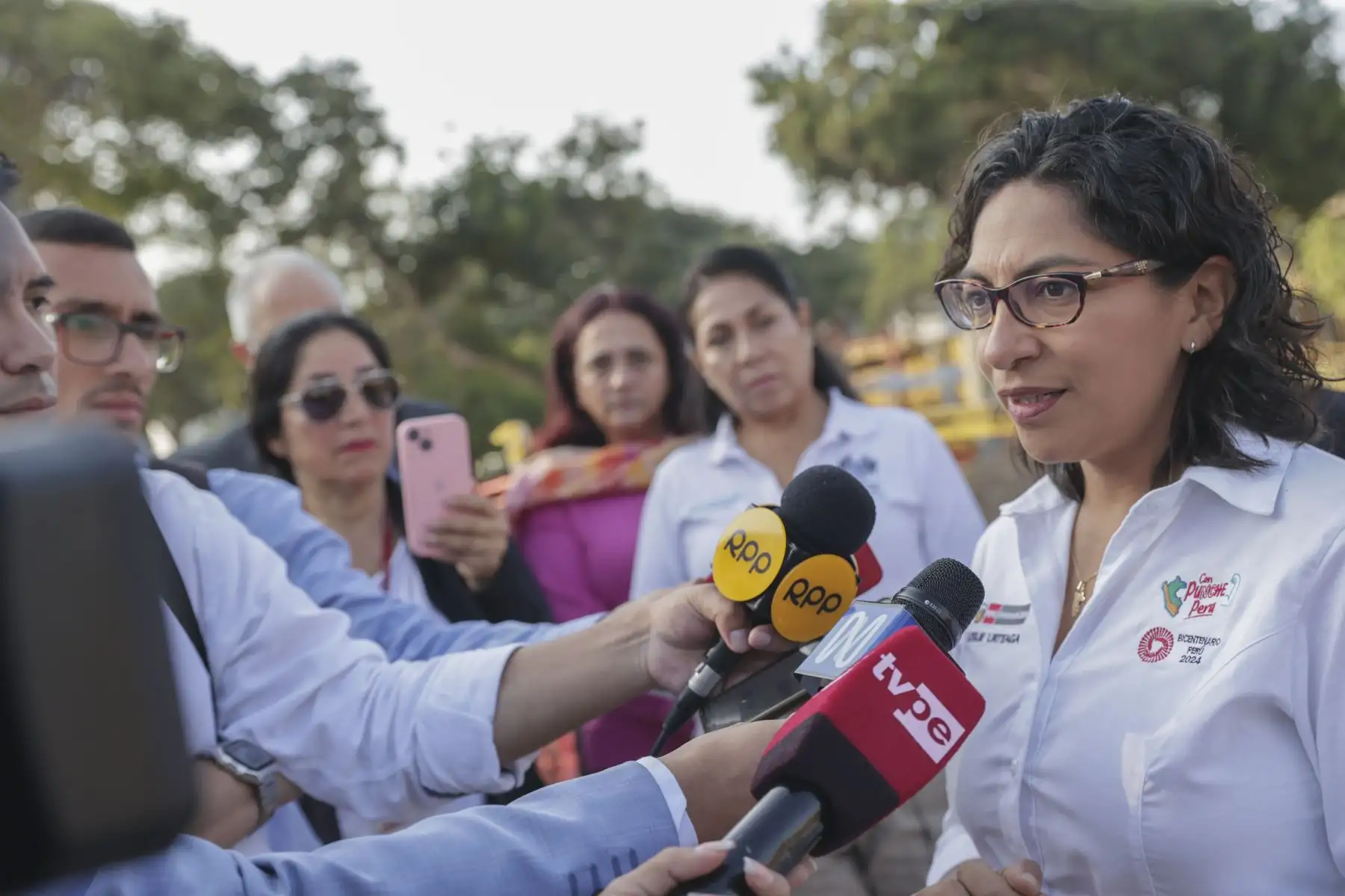 La ministra de Cultura, Leslie Urteaga Peña, participó en la ceremonia de “pago a la tierra” previa al inicio de las obras civiles del Proyecto de Mejoramiento de los servicios de Exposición Permanente y Almacenamiento del Patrimonio Cultural Mueble Histórico y Artístico del Museo Nacional de Arqueología, Antropología e Historia del Perú ubicado en Pueblo Libre.

Foto: ANDINA/Andrés Valle